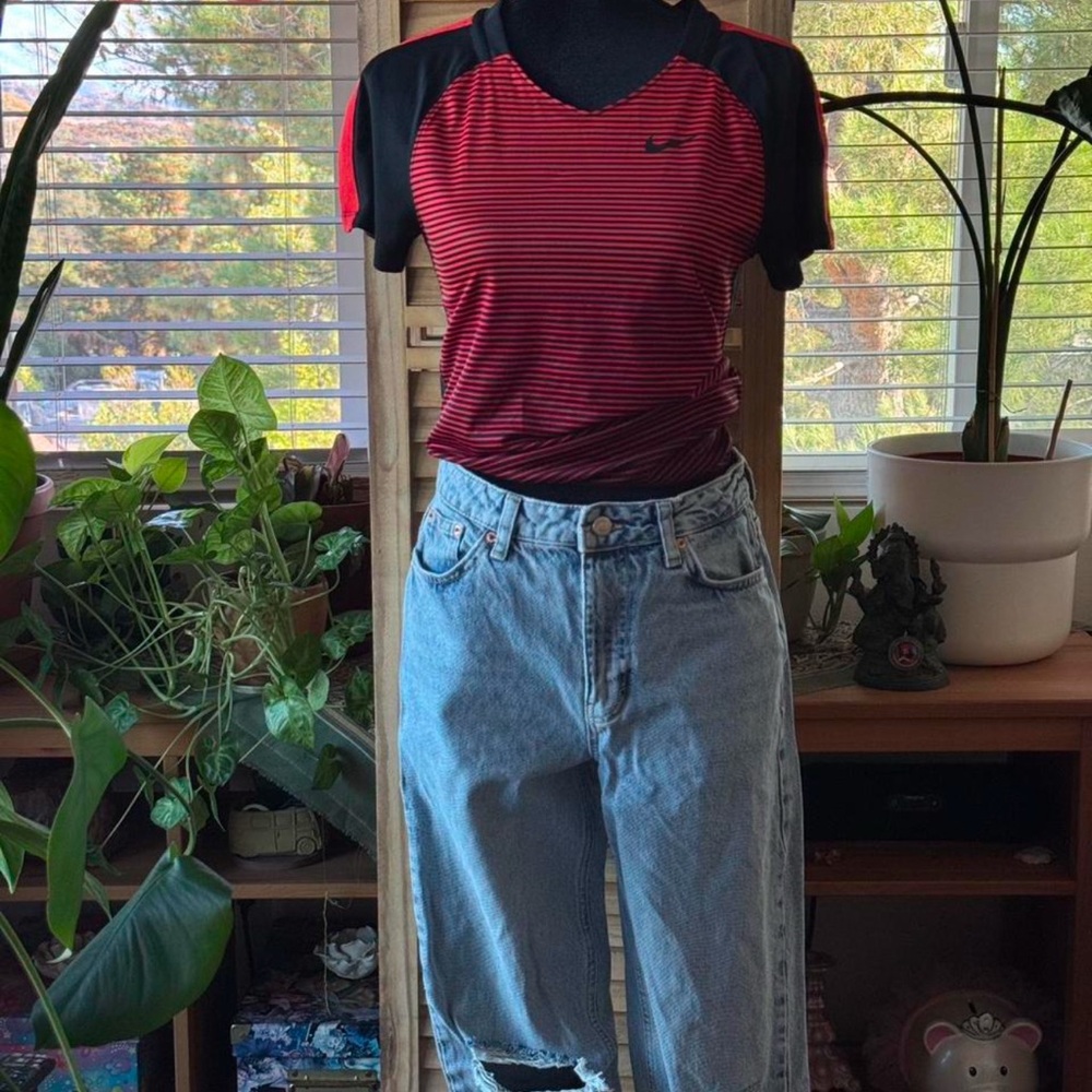 Nike Red Black Striped Athletic Tee Sporty Streetwear Y2K Gym Top